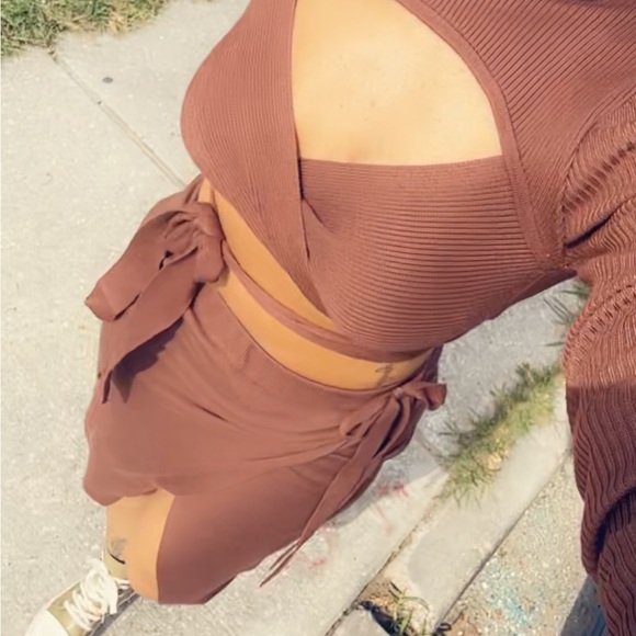 Sexy asymmetrical ribbed skirt set - Picture 2 of 3